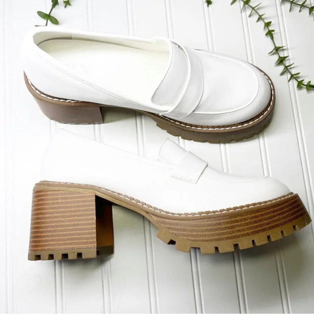 Mia Dalilah White Faux Leather & Faux Woodgrain Heeled Loafers Women's Size 9